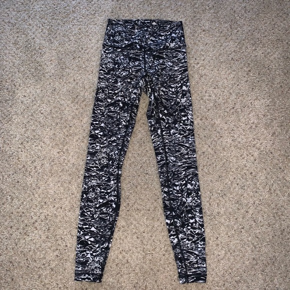 lululemon athletica Pants - Lululemon Wunder Unders size 2